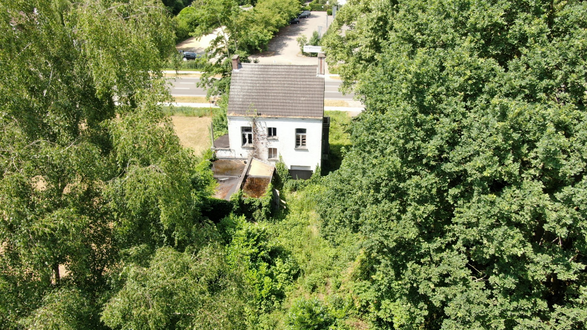 Projectgrond op een perceel van 2.579 m² met 24 meter straatbreedte. - foto 2