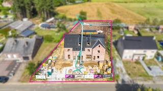 Elke zondag welkom op ons kantoor van 10u-12u voor meer info over de nieuwbouwprojecten!Appartement 1.1 is het linker-duplex-appartement en heeft op...