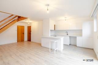 Ben je op zoek naar een lichtrijk duplexappartement, op een centrale ligging in Temse? Dan is dit iets voor u!Het appartement bevindt zich op de 2e...