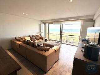 Zeedijk Oostende-Mariakerke - Ruim en deels gerenoveerd 3 slaapkamer appartement op de Zeedijk met kelderberging en mogelijkheid aankoop...