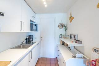 2-slaapkamer appartement met terras te Mol.

Op zoek naar een centraal gelegen appartement met alle voorzieningen binnen handbereik? Dit appartement op de eerste verdieping combineert comfortabele ruimtes met een gunstige ligging in Mol.

De indeling biedt een ruime living met eetkamer, een functionele keuken met aanpalende berging, twee slaapkamers, een badkamer met douche in bad, een apart toilet en een terras aan de achterzijde waar je in alle rust kan genieten.

Dankzij de centrale ligging bevinden winkels, horeca en openbaar vervoer zich op wandelafstand. Ideaal voor eigen bewoning of als interessante investering!

Interesse? Contacteer ons voor een bezichtiging en ontdek zelf de troeven van dit appartement!
Vermelde afmetingen/oppervlakten zijn indicatief. Oppervlakten conform EPC.