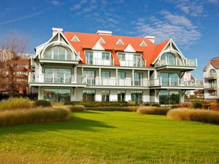 Garagebox te huur op de Kustlaan vlakbij de Minigolf Approach, het strand en de winkels van het Zoute. Gemakkelijk toegankelijk op de verdieping...