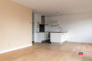 <p><span>HOBOKEN | GEZELLIG GELIJKVLOERS APPARTEMENT MET 1 (MOGELIJK 2) SLAAPKAMER(S) EN GROOT TERRAS | EPC B |</span></p><p><span>Indeling : Inkomhal - gastentoilet - berging/wasplaats - leefruimte met open geïnstalleerde keuken - slaapkamer met inloopdressing (mogelijk om te vormen naar kinderkamer) - ruim terras.</span></p><p><span> </span></p><p><span>Extra troeven :</span></p><p><span>- parketvloeren</span></p><p><span>- conforme elektrische installatie</span></p><p><span>- mogelijkheid tot huren autostaanplaats</span></p><p><span>- op wandelafstand van grootwarenhuizen en openbaar vervoer</span></p><p><span>- gunstig EPC (115 kWh/m²)</span></p><p><span>- maandelijkse provisie ca. €108,00</span></p>
