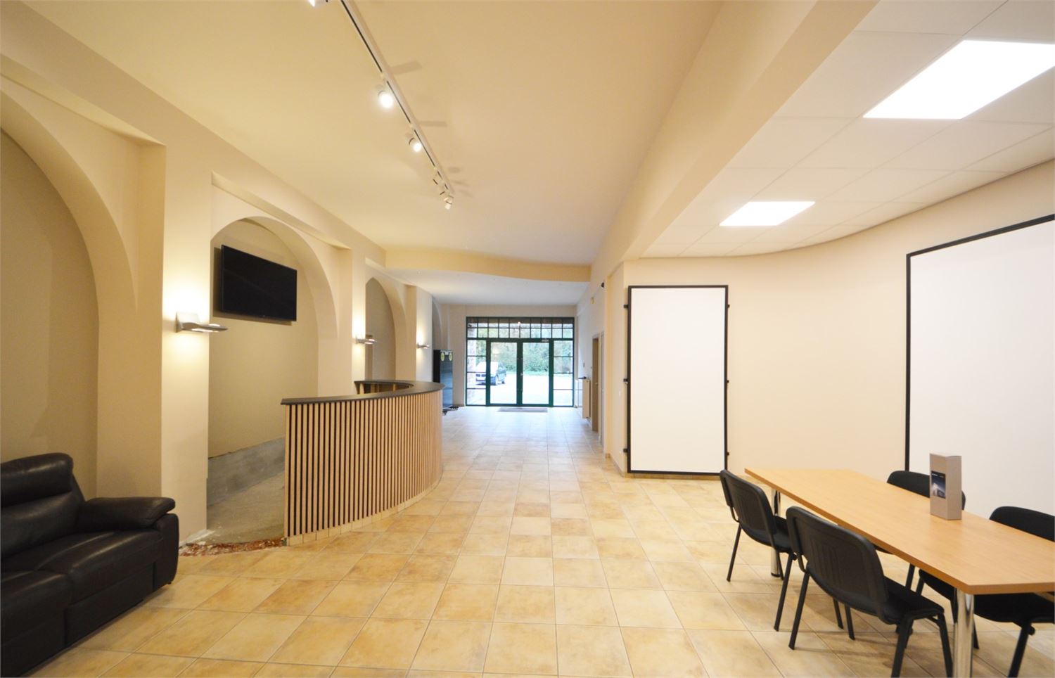 MAKKELIJK BEREIKBARE KANTOREN MET PARKING - foto 3