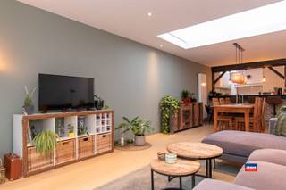 <p><span>HOBOKEN | RENOVATED HOME IN AN ABSOLUTE PRIME LOCATION WITH FOUR BEDROOMS| EPC B|</span></p><p><span> </span></p><p><span>Layout as follows: entrance hall with separate toilet and checkroom - spacious living room with lots of light - fully equipped kitchen overlooking the living room - garage with storage space and connection for washer/dryer - northwest facing garden with terrace and concrete gazebo.</span></p><p><span>Second floor: stairwell - two spacious bedrooms - bathroom with sink, shower and toilet.</span></p><p><span>Second floor: two spacious bedrooms - stairwell.</span></p><p><span> </span></p><p><span> </span></p><p><span>Additional assets:</span></p><p><span>- Very conveniently located close to downtown</span></p><p><span>- Spacious living room with lots of light</span></p><p><span>- Renovated kitchen with lots of cupboards and nice wooden construction</span></p><p><span>- New condensing boiler </span></p><p><span>- Beautiful beech staircase</span></p><p><span>- Garage and parking space in front of the door</span></p><p><span>- Favourable EPC (B)</span></p><p><span>- Close to schools, public transport and stores</span></p><p><span> </span></p><p><span> </span></p>