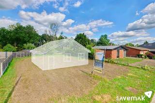 <p><span> </span></p><p><span>Rustig gelegen bouwgrond voor open bebouwing met een straatbreedte van 15 meter.</span></p><p><span> </span></p><p><span>Wie kan zich het groene uitzicht vanuit zijn keuken al inbeelden? </span></p><p><span> </span></p><p><span>Bouwvoorschriften te bekomen op aanvraag.</span></p><p><span> </span></p><p><span>Bestuursmaatregelen in het maatregelenregister: nee</span><span> </span></p><p><span> </span></p><p><span> </span></p>