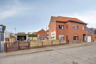 Ruime woning met potentieel in DrieslinterOntdek deze ruime woning in Drieslinter, gelegen op een perceel van 304 m² met een bewoonbare oppervlakte...