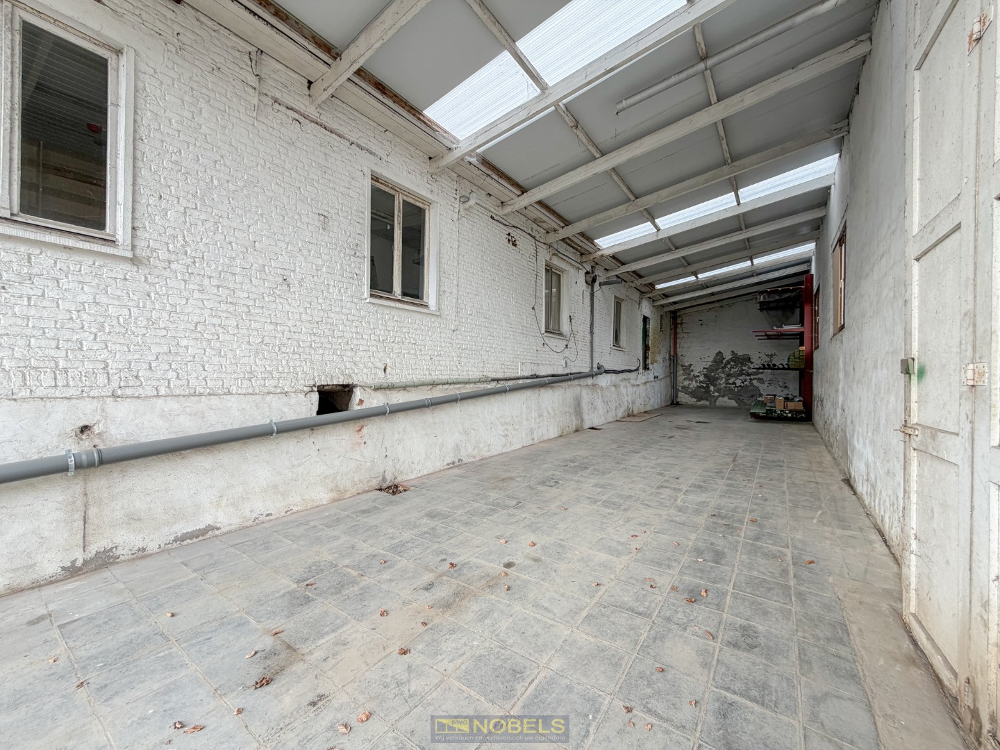 Te huur, magazijn van +-80m² met privatieve oprit gelegen te Mater  (Oudenaarde) - foto 2