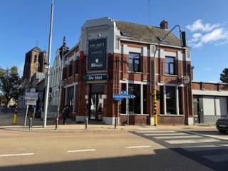 RUIM EN MULTIFUNCTIONEEL HANDELSEIGENDOM MET WOONST IN HARTJE BALENOntdek dit instapklare en veelzijdige handelseigendom met woonst, ideaal gelegen...