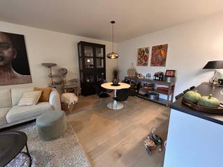 INDIEN U EEN BEZOEK WENST IN TE PLANNEN GELIEVE EEN BEZOEK AAN TE VRAGEN VIA WWW.HILLEWAERE.BE VIA DE RODE KNOP<br /><br />Twee slaapkamer appartement op het 2de verdiep op een TOP-locatie in hartje Mol. Via de inkomhal met gastentoilet is er toegang naar het appartement. Het beschikt over een ruime, woonkamer met open moderne keuken (ingericht met werk-eiland, combi-oven, spoelbak, vaatwasser, dampkap, koelkast en inductiekookplaat).<br />Verder zijn er twee slaapkamers en een moderne badkamer met inloopdouche en dubbele wastafel. Het appartement biedt een aparte berging met voldoende opbergruimte en aansluitingen voor wasmachine en droogkast. <br /><br />Via de grote raampartij in de woonkamer is er toegang naar het ruime, overdekte terras van 11m².<br />Verder biedt het appartement een garage en extra bergruimte gelijkvloers.<br /><br />Bijzonderheden:<br />* Garage gelijkvloers<br />* Energiezuinig BEN appartement<br />* Gemeenschappelijke kosten 75 euro per maand