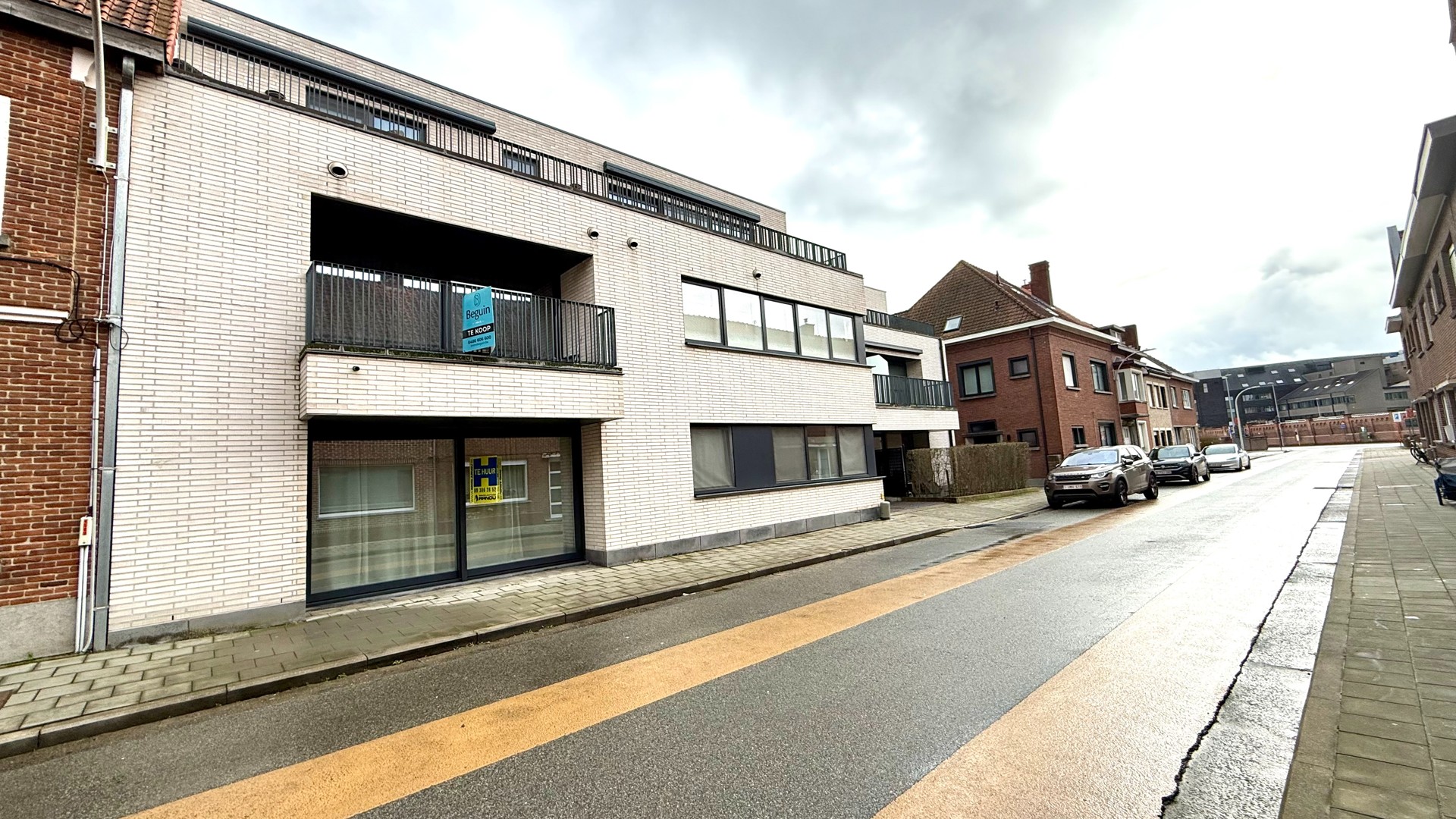 Gelijkvloers appartement met 2 slaapkamers, tuin en autostandplaats - foto 2