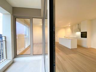 This flat is situated on the 4th floor of the small-scale, recently completed “Lozane” development on Lange Lozanastraat. The location offers an...