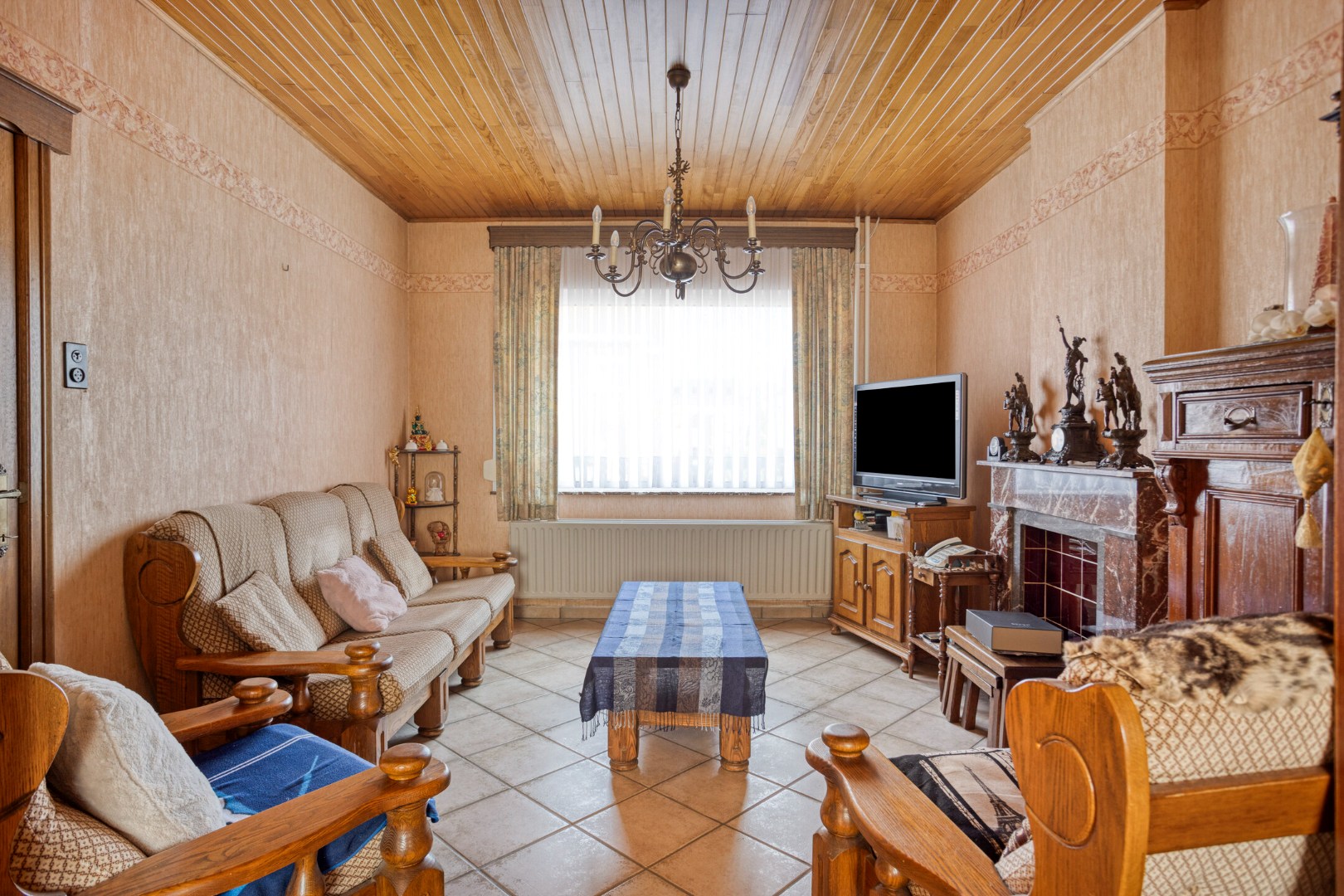 Maison avec jardin profond, garage et toit isolé rénové, centre de Borgloon - photo 5