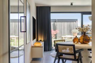 Welkom in dit recent gebouwde appartement (2019), een plek waar modern comfort en een warme sfeer samenkomen. Bij binnenkomst word je meteen...