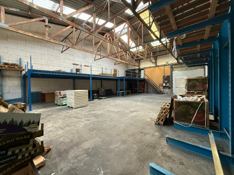 Ruime opslagruimte met mezzanine te huur in Evergem – vlot bereikbaar - photo 4