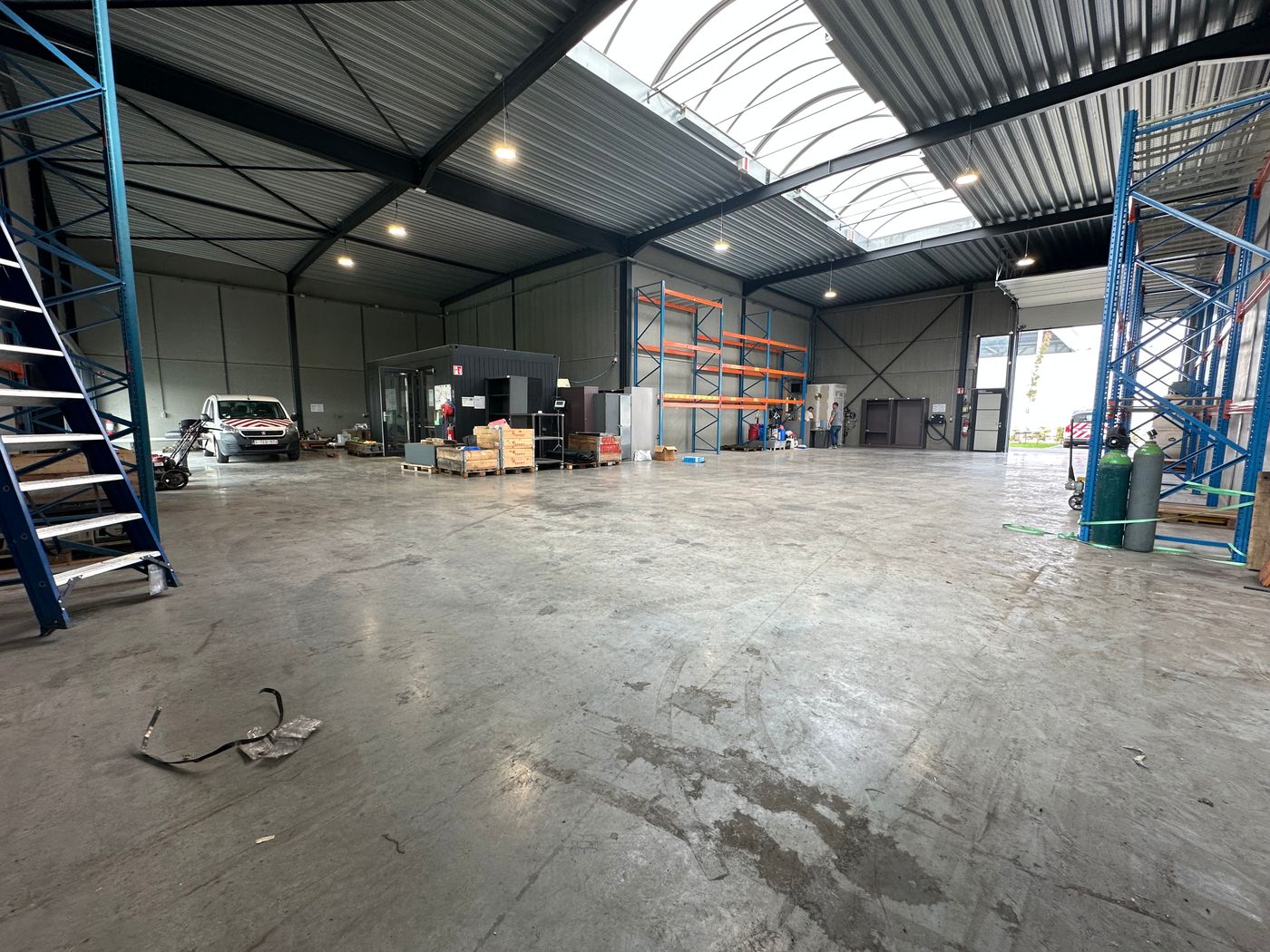 Nieuwbouw KMO-unit van 429 m² met 4 Parkeerplaatsen in Lendelede - photo 2