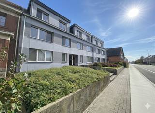  Ground-floor apartment in a quiet location, ideally situated near Kortenberg station! Layout: spacious entrance hall with cloakroom and guest...