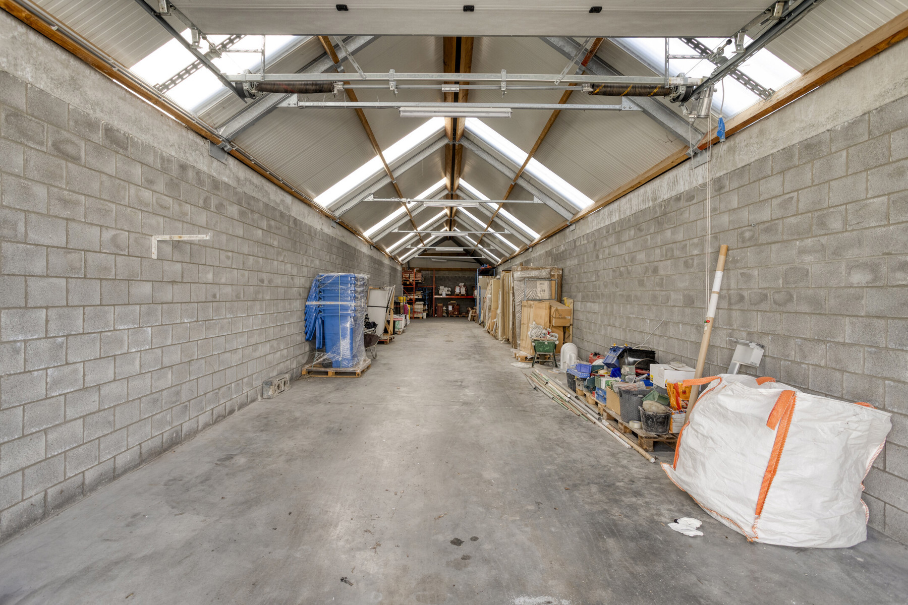 Recent centraal gelegen solide magazijn te koop te Roeselare - foto 2