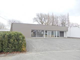 Op een goede locatie en dichtbij E 403 is dit multifunctioneel handelspand met atelier en lichtrijke winkelruimte, aansluitend een aparte...