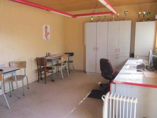 - 1.000m² magazijn<br />- 1 grote sectionaalpoort<br />- ca. 5,0m vrije hoogte onder dak<br />- daglichtstraten<br />- staalstructuur<br />- polybetonvloer