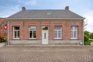 Karaktervolle woning op toplocatie in het dorpscentrum van het grensdorp Meerle. De woning werd in de voorbije jaren volledig gerenoveerd...