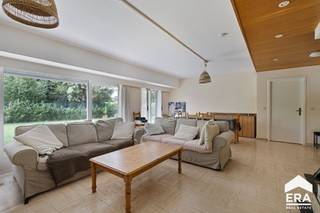Welkom in dit prachtig gelegen appartement op het gelijkvloers van een verzorgde residentie in Ganshoren (Brussel). Gelegen op wandelafstand...