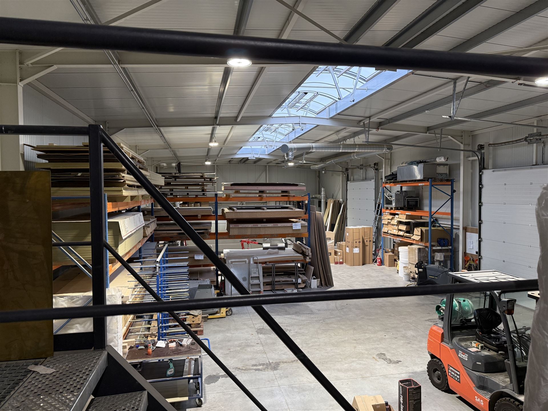 5 entrepôts, 3 garages et bureaux à vendre. - photo 4