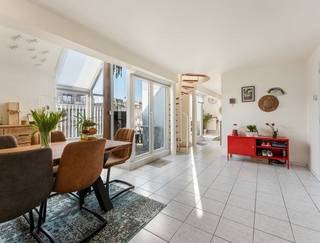 In het hart van Middelkerke, op wandelafstand van zee, winkels en openbaar vervoer, bevindt zich dit prachtig en instapklaar appartement met...