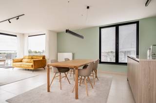 Luxueus lichtrijk hoekappartement met zicht op BuitendijleDit luxueuze driegevel appartement bevindt zich op de vierde verdieping in de recente...
