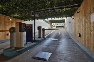 Deze autostaanplaats is gelegen in de ondergrondse garage van de Warande.De autostaanplaats is bereikbaar via de inrit t.h.v. Kasteeldreef 23 en is...