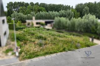 Wij bieden graag het laatste beschikbare lot in de verkaveling Teirlinkhof aan.<br /><br />Een unieke én laatste kans om uw droomwoning te realiseren in deze rustige residentiële omgeving op een perceel van 541 m², bestemd voor een open bebouwing.<br />Bijzonder kindvriendelijk dankzij de ligging in de pijpenkop.<br /><br />Mis deze uitzonderlijke opportuniteit niet!