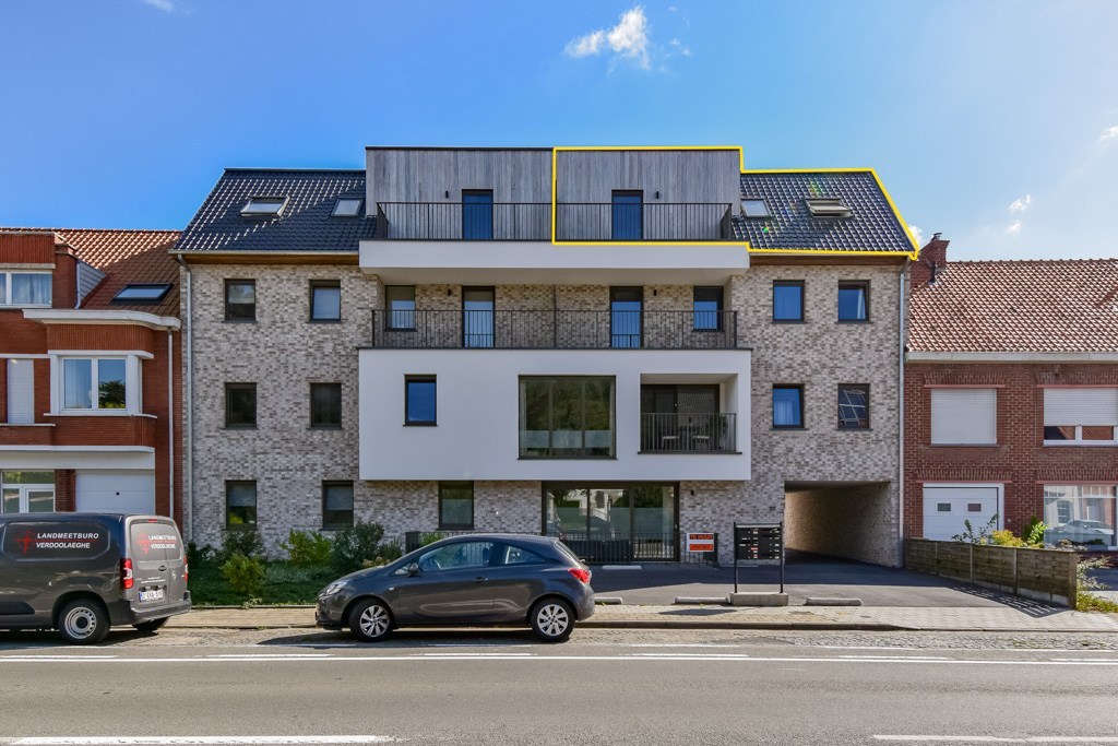 Recent appartement op derde verdiep met 2 slaapkamers, 2 terrassen en staanplaats nabij centrum Gistel. - foto 1