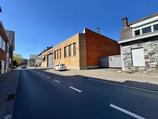 Op een zeer centrale ligging bieden we deze projectzone aan met een oppervlakte van zo’n 7.500m².<br /><br />De site leent zich ideaal voor de ontwikkeling van een residentieel woonproject.<br /><br />Het pand kan snel worden vrijgemaakt na aktedatum.<br /><br />Kadastrale info:<br /><br />- Sint-Hubrechtsstraat 69 - perceelnummer B1028 P/2 - aard: constr.werkpl. - oppte: 74a47 ca - KI: € 25.071<br />- Spanjestraat 55 - perceelnummer B1028 R/2 - aard: huis - oppte: 1a18 ca - KI: € 966<br />- Spanjestraat 57 - perceelnummer B1026 F/2 - aard: huis - oppte: 70 ca - KI: € 282<br /><br />Totaal: 76a 35ca - KI: € 26.319<br /><br />Deze eigendom wordt verkocht onder het systeem van Covast en dit aan de hand van een biedingssysteen. Een bod kan geplaatst worden onder een eenzijdige aankoopbelofte tot het einde van de biedingstermijn. <br /><br />Meer inlichtingen hieromtrent zijn te verkrijgen via Angélique 0484/74.25.68 of Angelique.casteleyn@albert.immo