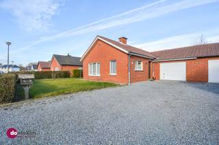 Bunalow à rénover avec garage dans un endroit calme à Boortmeerbeek Vous êtes à la recherche d'une maison de plain-pied avec un potentiel de...