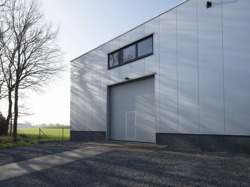 Modern magazijn / showroom met mezzanine en parking - foto 1