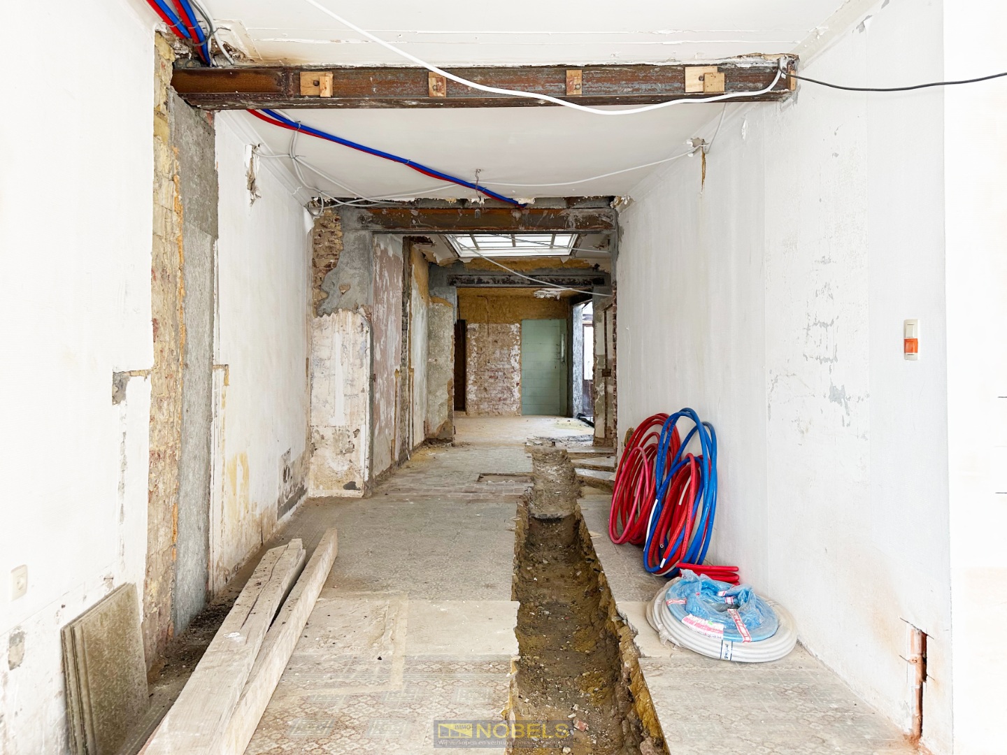 Te koop, verder af te werken stadswoning/opbrengsteigendom te Ronse - foto 2