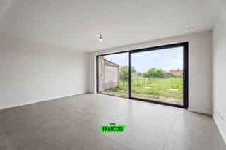 6% BTW MOGELIJKIn de Langemarkstraat, in een doodlopende wijk, op een boogscheut van het centrum van Zonnebeke vinden we deze prachtige,...