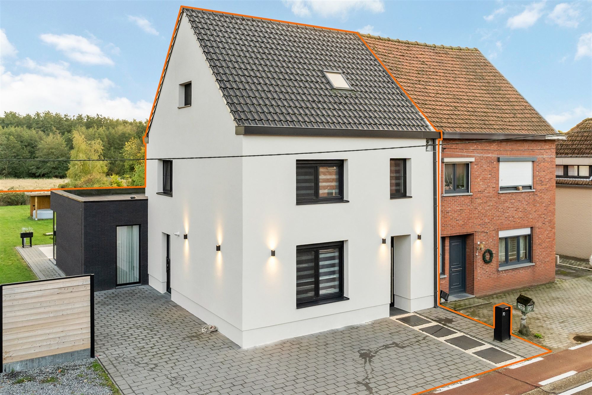 UITERST KNAP GERENOVEERDE WONING MET 3-4 SLAAPKAMERS OP EEN PERCEEL VAN 12A48CA TE BEVERLO - foto 1