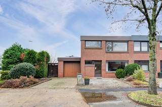 GERENOVEERDE GEZINSWONING MET 3 SLAAPKAMERS, GARAGE EN TUIN NABIJ CENTRUM GENK*** Bekijkt U deze woning via een aanverwante website? Surf dan...