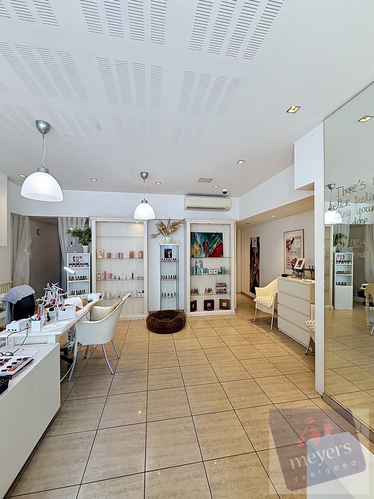 Handelspand met stijlvol triplex-appartement op centrale ligging in Hasselt - foto 5