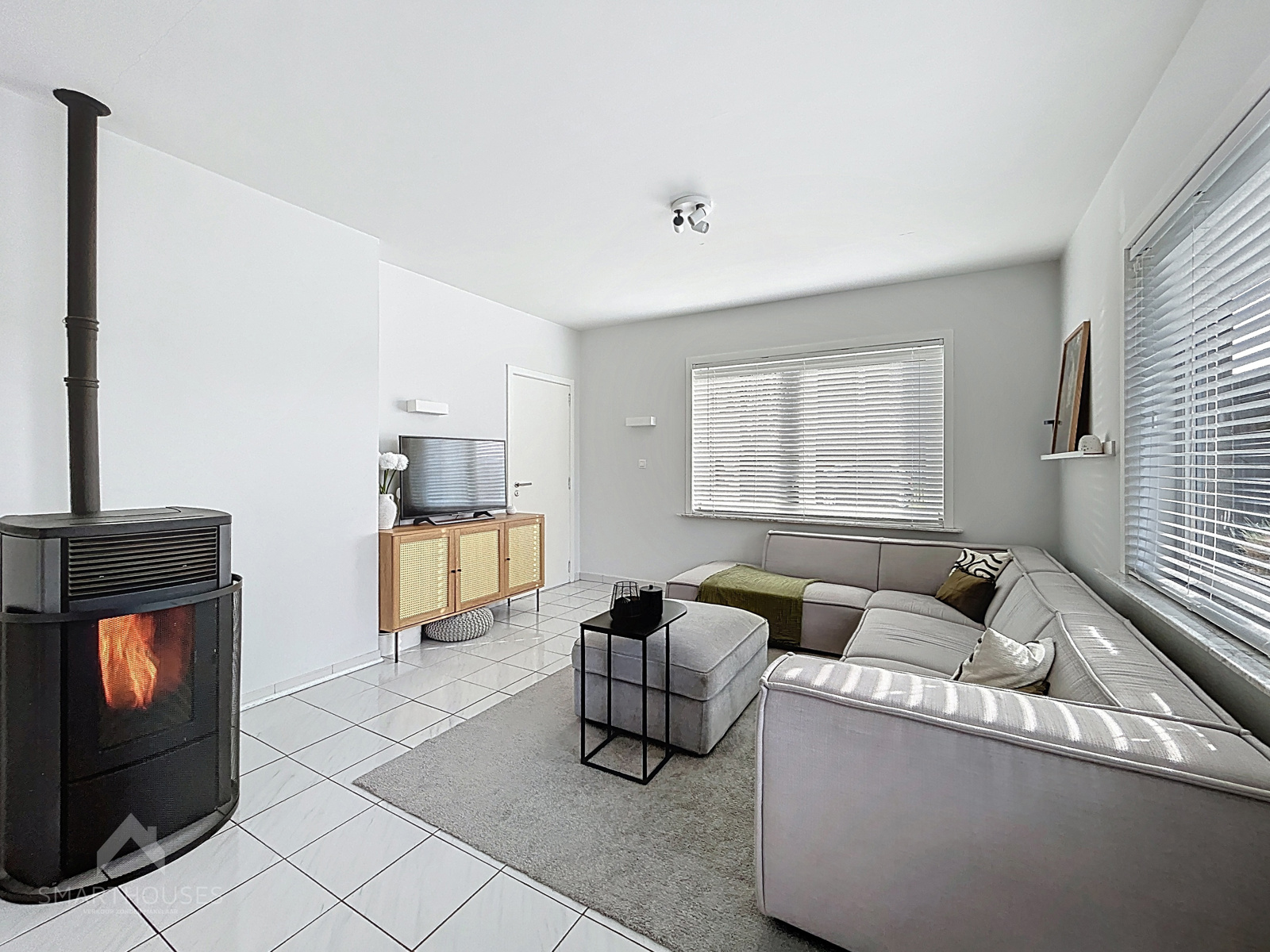 Ruime halfopen woning met 4 slaapkamers en garage - foto 4