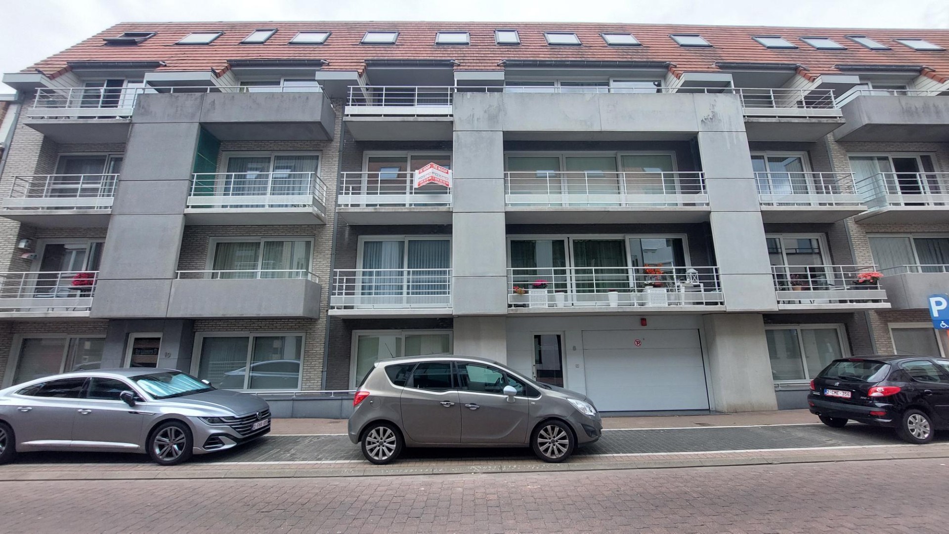 Instapklaar appartement met 2 slaapkamers, terras en balkon in centrum Bredene - foto 2