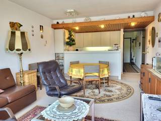 Studio lumineux avec terrasse ensoleillée et coin chambre à vendre.<br />Ce studio spacieux est situé au cœur d'Oostduinkerke-Bad, à proximité de la plage et de la digue.<br />Composition : entrée, coin chambre séparé, salle de bains avec baignoire, toilettes séparées, salon avec cuisine ouverte donnant sur la terrasse orientée sud offrant une belle vue sur les dunes en arrière-plan.<br />Ce studio dispose également d'un débarras séparé dans le couloir et d'un vaste local à vélos dans le garage situé sous la résidence.