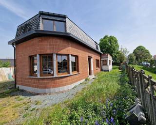 immo Talenco verkoopt te Neerveldstraat 26 – 1745 Opwijk deze grotendeels gerenoveerde eengezinswoning van het type open bebouwing op...