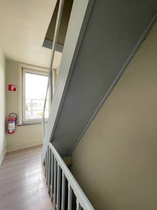 Kamer te huur in het centrum van Tielt<br /><br />Mooie kamer te huur in hartje Tielt. Je beschikt over een eigen kamer met toegang tot een gedeelde badkamer (voorzien van toilet, wastafel en douche).<br />De voorplaats, keuken en koer worden gedeeld met de andere bewoners.<br /><br />Belangrijk: Deze kamer kan enkel gehuurd worden als tweede verblijf en is dus niet geschikt als hoofdverblijfplaats.<br /><br />Alle verbruikskosten (water, elektriciteit, verwarming) zijn inbegrepen in de huurprijs.