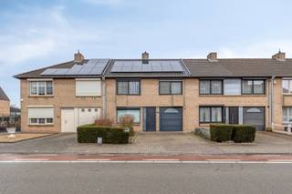 Immo Pické biedt U deze goed onderhouden en gunstig gelegen woning aan in de nabijheid van scholen, winkels, openbaar vervoer en de...