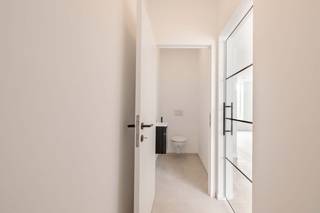 Deze charmante halfopen bebouwing volledig gerenoveerd in 2025, combineert authentieke karaktertrekken met hedendaags wooncomfort. De woning werd...