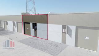 Nieuwbouw KMO-unit van 359 m² en 2 privatieve parkeerplaatsen te koop, de unit maakt deel uit van het gloednieuwe bedrijvenpark <strong>"BAZUIN",</strong> een gloednieuwe KMO-ontwikkeling gelegen op een strategische locatie in Roeselare. Het project bestaat uit een 80-tal multifunctionele units, samengebracht in verschillende bedrijfsverzamelgebouwen. De beschikbare oppervlaktes variëren van 60 m² tot 534 m², met de mogelijkheid tot samenvoeging tot grotere entiteiten. Afhankelijk van uw zoekcriteria, zijn de <strong>units beschikbaar met of zonder geïntegreerde kantoor -en/of woonruimte. </strong><br /><br />De casco magazijnen (brandklasse B) hebben een vrije hoogte van +/- 6 m en zijn opgebouwd uit een staalstructuur, gecombineerd met betonpanelen en geïsoleerde sandwichpanelen. Elke loods is voorzien van een automatische geïsoleerde sectionaalpoort (al dan niet met aparte toegangsdeur en glaspartij), een lichtstraat en een gepolierde polybetonvloer. Aansluitingen voor nutsvoorzieningen zoals stadswater, elektriciteit (25A - 3N400V) en telecom (data) zijn individueel voorzien. <br /><br />Het bedrijvenpark bevindt zich in een gebied voor ambachtelijke bedrijven en KMO's, en is geschikt voor een <strong>breed scala aan activiteiten</strong> zoals opslag, productie, verwerking, groothandel, ...<br />Dankzij de 15.300 m² aan groenaanleg en de integratie van woon-werkateliers, biedt Bazuin de ideale combinatie tussen bedrijvigheid en leefomgeving. <br /><br />Verder biedt het terrein uitgebreide parkeer -en manoeuvreerruimte, alsook parkeerplaatsen voor bezoekers en personeel. <br />Oplevering voorzien Q4 2026.<br /><br />Contacteer <strong>PANORAMA B2B</strong> voor bijkomende inlichtingen, plannen of een vrijblijvend plaatsbezoek <strong>0476 215 115</strong>.