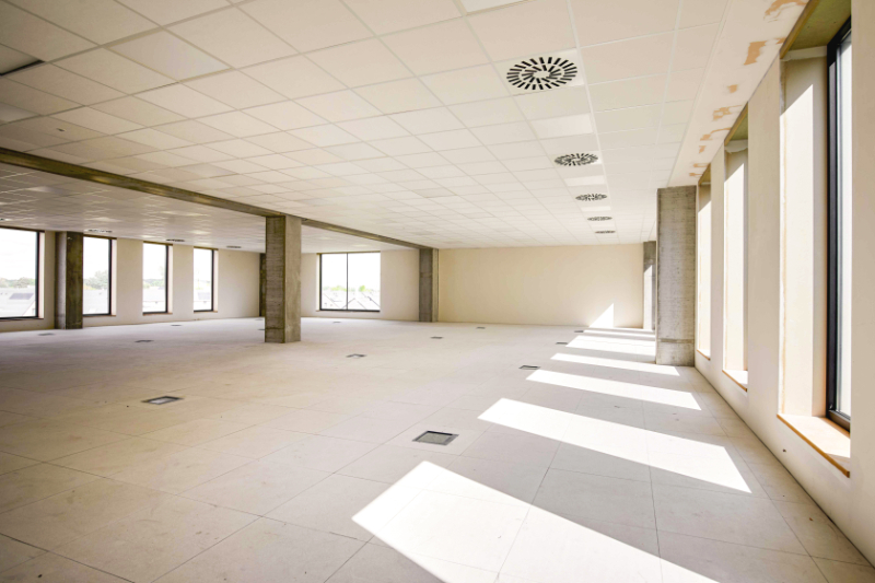 Roeselare - centrum : Kantoorruimtes van in totaal 535m² bruto en terrassen op commerciële ligging - foto 4