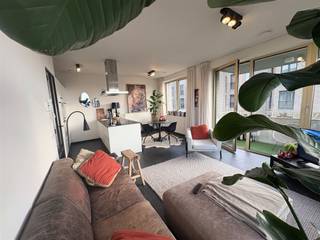 Welkom in dit prachtig gelegen appartement in de populaire Cadixwijk, op wandelafstand van de Delhaize en met een uniek uitzicht op het Houtdok en...